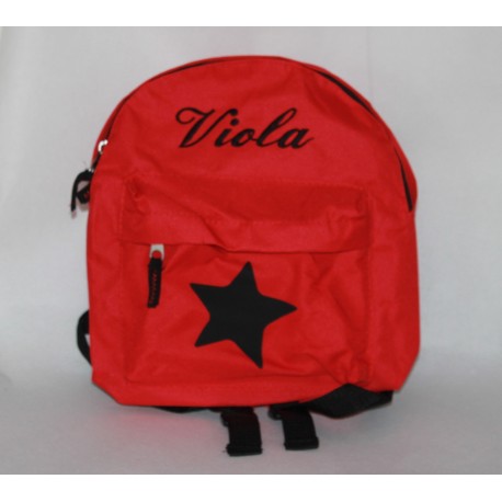 Rød børnehave rygsæk med stjerne og navn på