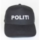 Sort børnekasket med navn på