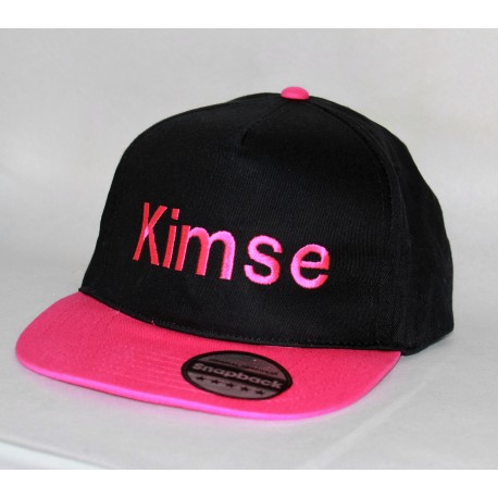 Sort/pink snapback cap med navn på