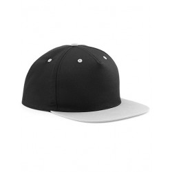 Flatpeak cap i sort og grå med navn på