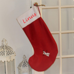 Håndlavet julestrømpe med julemand, kane og rensdyr motiv