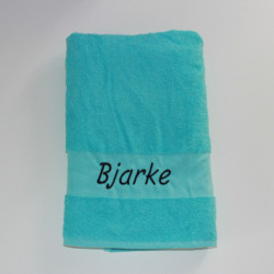 Tykisblåt håndklæde med navn på