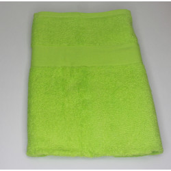 Limegrønt badehåndklæde med navn på