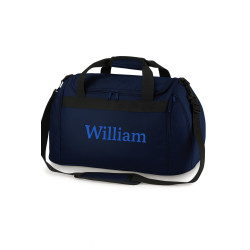 Mørkeblå sportstaske med navn broderet på siden – personlig og rummelig taske til sport og rejser.