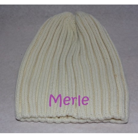 Råhvid beanie hue med navn på